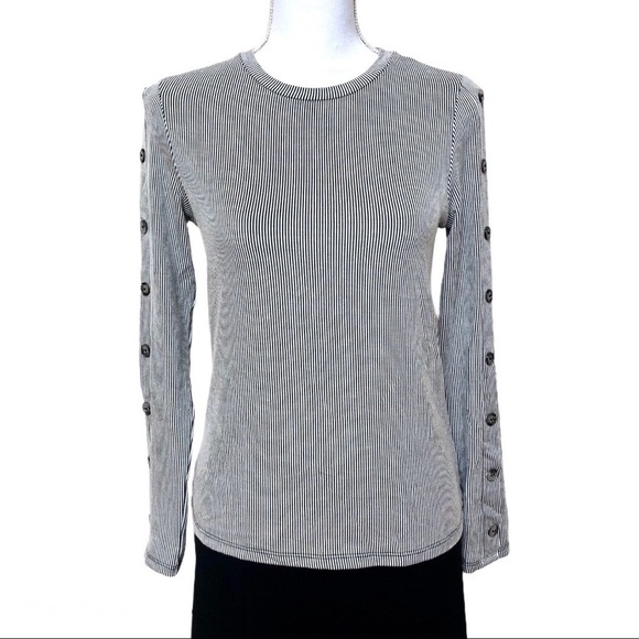 Button Detailed Top - Picture 2 of 7